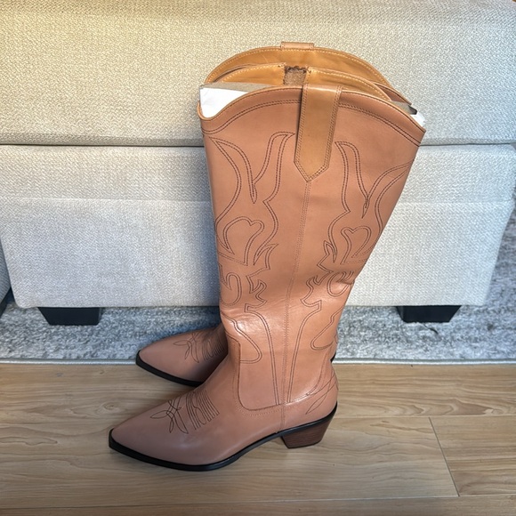 Akepa Cowboy Boots - Picture 3 of 6